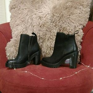 Dr. Marten Magdalena size 8 womens boot